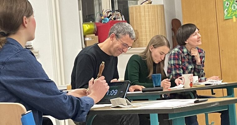 GROSSES OHR – Debattenclub auf Russisch